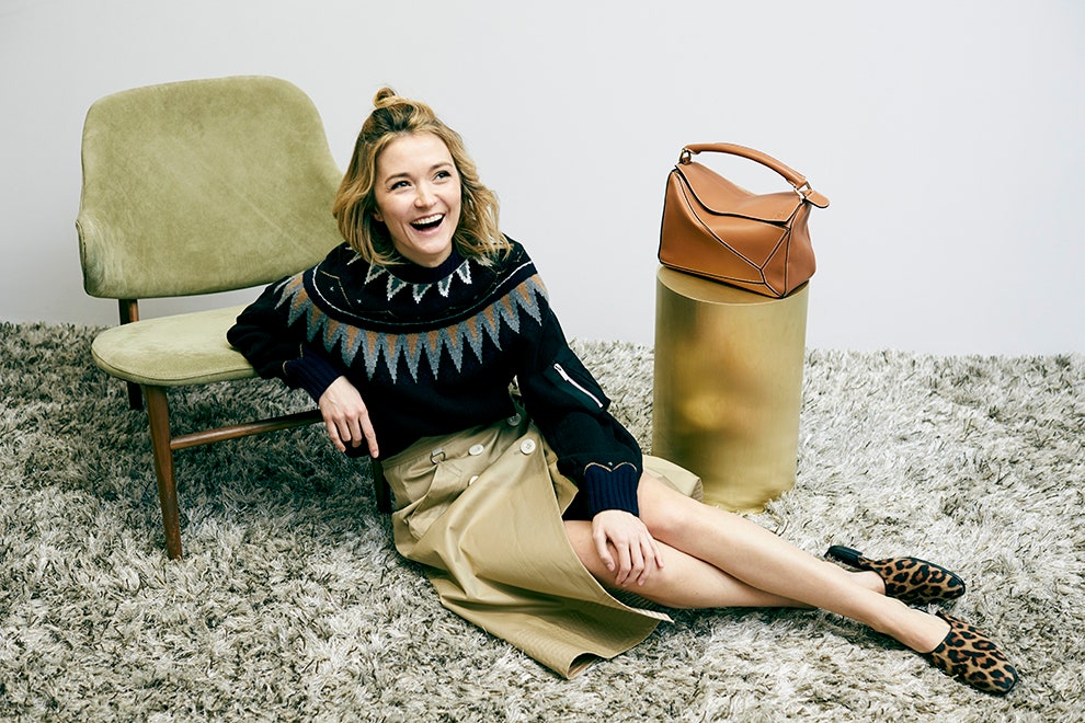 Надя Михалкова примеряет модные рождественские свитеры в пространстве NG x TSUM | Vogue