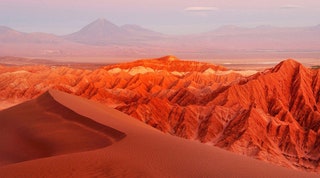 Горы в пустыне Атакама Чили.