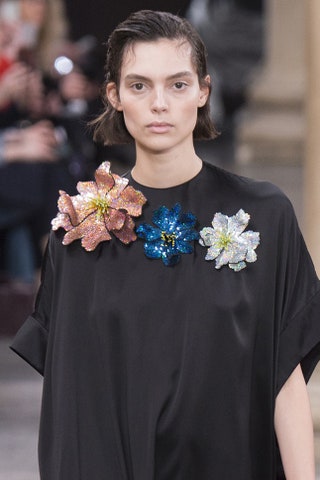 Чарли Фрейзер на показе Christopher Kane.