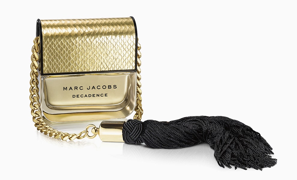 Аромат Marc Jacobs Decadence 18K Edition во флаконе в виде золотого клатча | Vogue