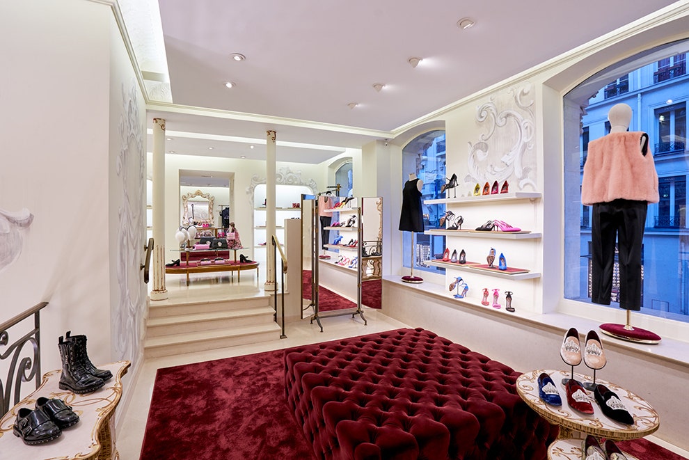 Новый бутик Dolce  Gabbana в Париже на улице ФобурСентОноре | Vogue