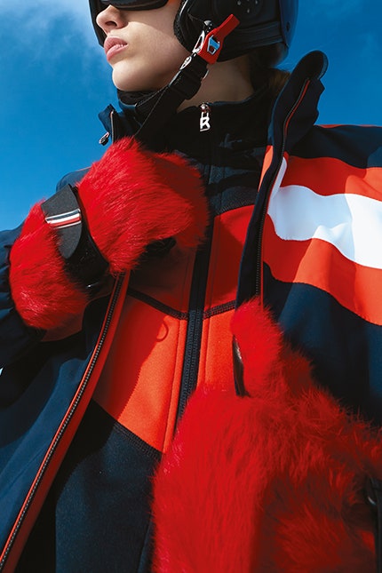 Модные варежки шерстяные меховые кожаные и дутые модели для холодов | Vogue
