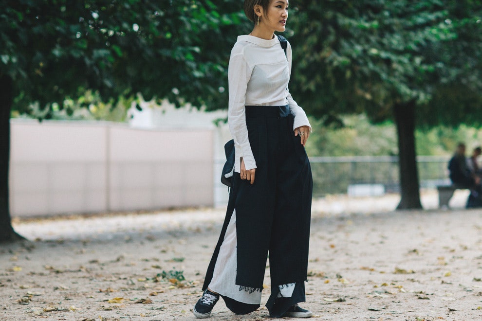 Неделя моды в Париже стритстайлфото с Тильдой Суинтон Демной Гвасалией Лоттой Волковой | Vogue