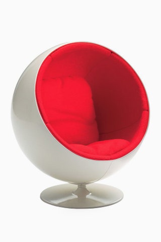 Фигурка кресла Vitra €454 designmuseum.de.