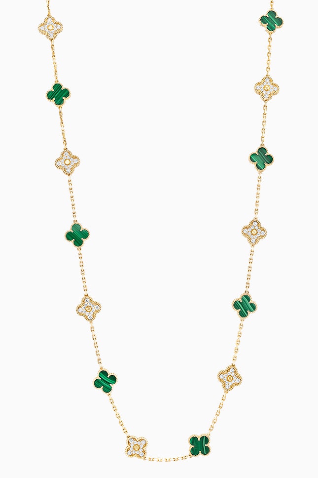 Украшения Van Cleef  Arpels Alhambra из малахита желтого золота и бриллиантов | Vogue