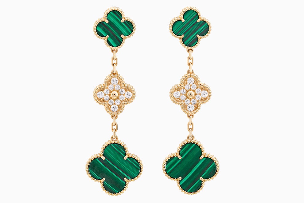 Украшения Van Cleef  Arpels Alhambra из малахита желтого золота и бриллиантов | Vogue