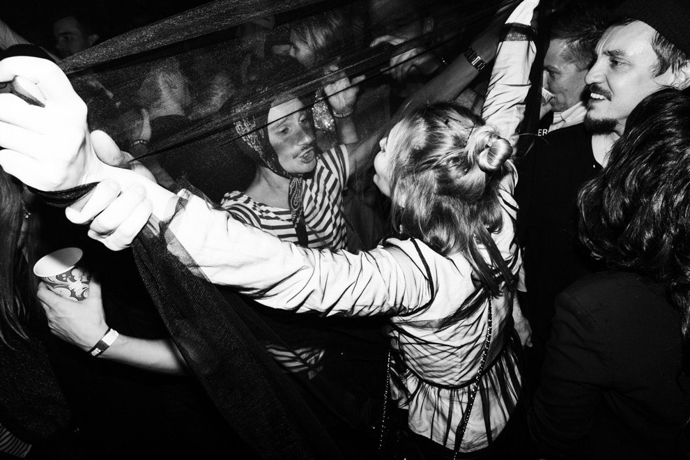 Концерт Марка Алмонда в Москве фото гостей вечеринки Lovе Boat в «Кунцево Плаза» | Vogue