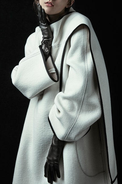 Лучшие пальто из осенних коллекций в клетку с графичным принтом с объемными силуэтами | Vogue