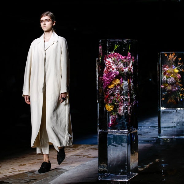 Шедевры флористики на весеннем показе Dries Van Noten
