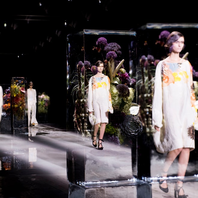 Шедевры флористики на весеннем показе Dries Van Noten