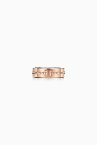 Кольцо Tiffany T Two из розового золота с бриллиантами.