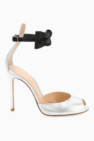 Gianvitto Rossi 54800 руб. tsum.ru.