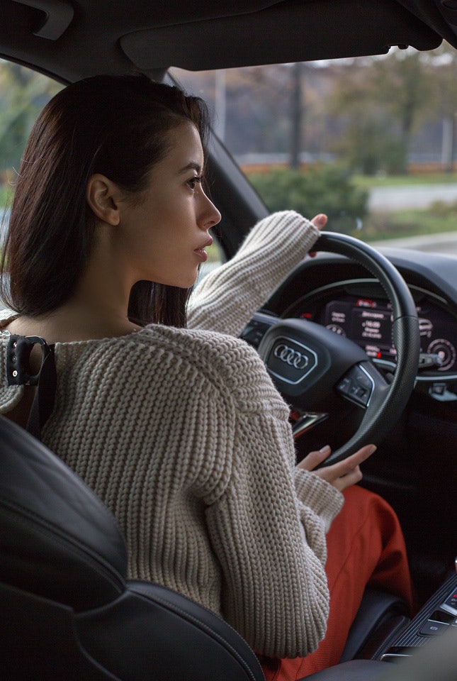 Тестирование Audi Q7 Анна Ивченко за рулем внедорожника | Vogue