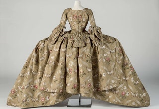 Платье в стиле mantua 17481750 из коллекции Музея костюма в Бате.
