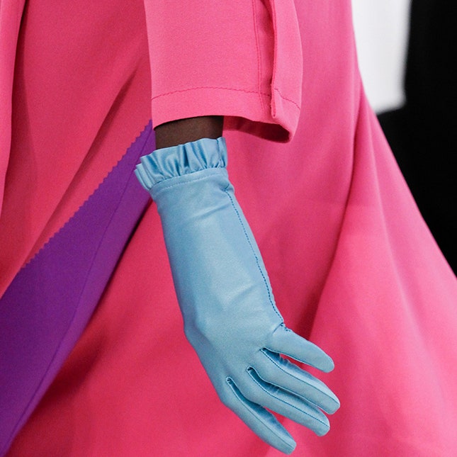Яркие перчатки, как на показе Balenciaga