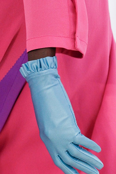 Цветные яркие перчатки для осени из коллекций Erdem Chanel Angelle Rochas Uterque | Vogue