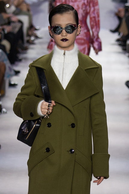 Свитер на молнии модная тенденция осеннезимнего сезона из гардероба лыжников | Vogue