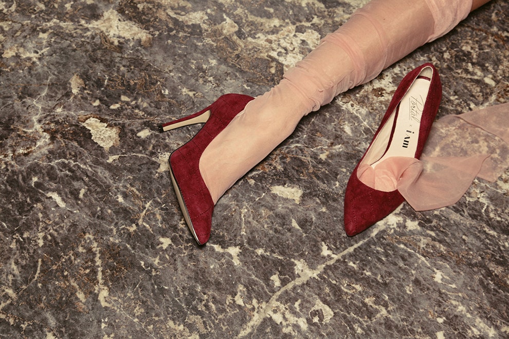 I Am Studio и Portal выпустили капсульную коллекцию обуви из бархата | Vogue