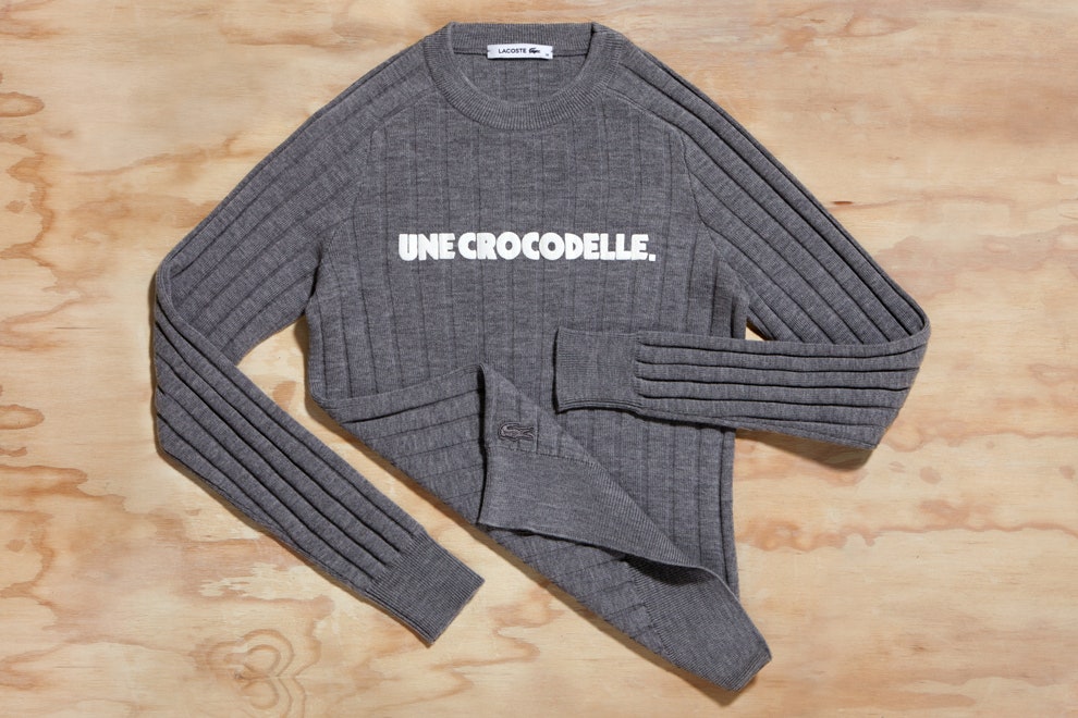 Lacoste коллекция свитеров для нее и для него с надписями «Une Crocodelle» и «Un Crocodile» | Vogue