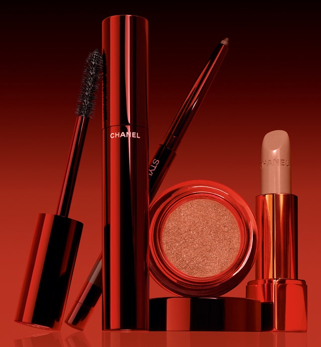 Chanel Le Rouge Collection No.1 осенняя коллекция макияжа с оттенками красного | Vogue