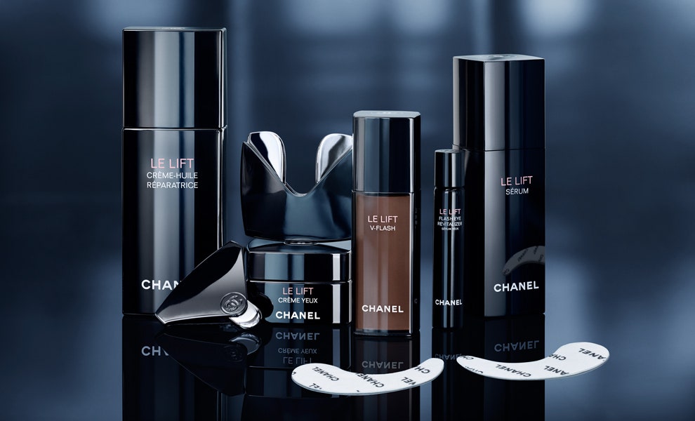 Le Lift Chanel набор средств для ухода за кожей вокруг глаз | Vogue