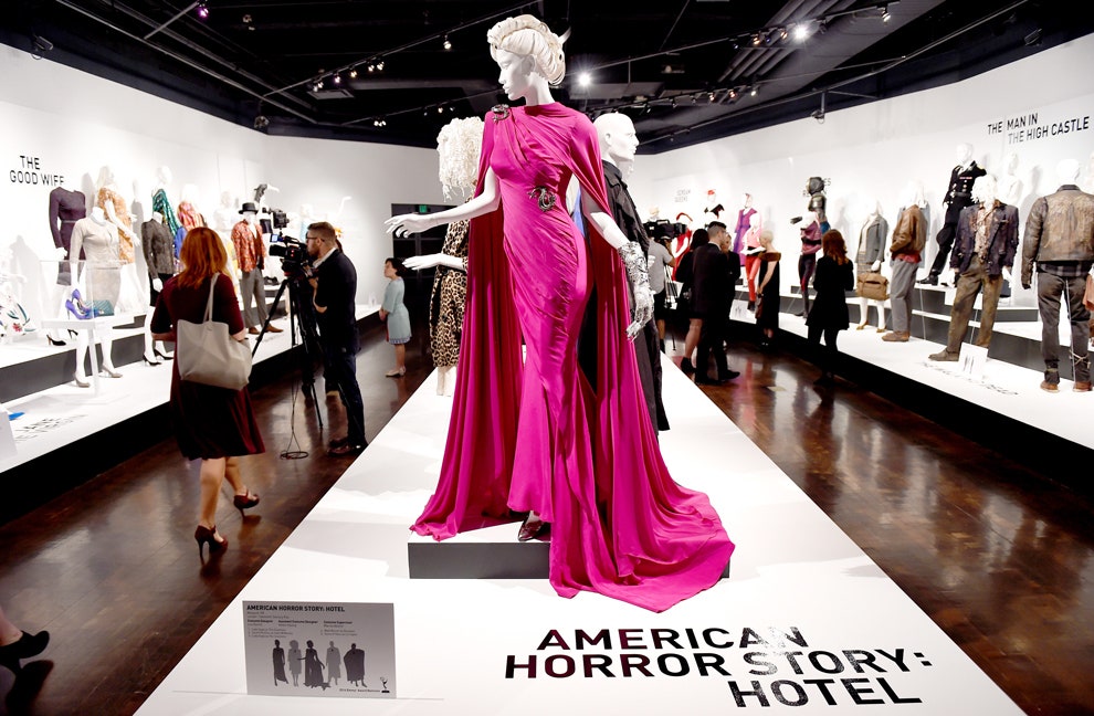Выставка костюмов героев сериалов в ЛосАнджелесе The Art of Television Costume Design | Vogue