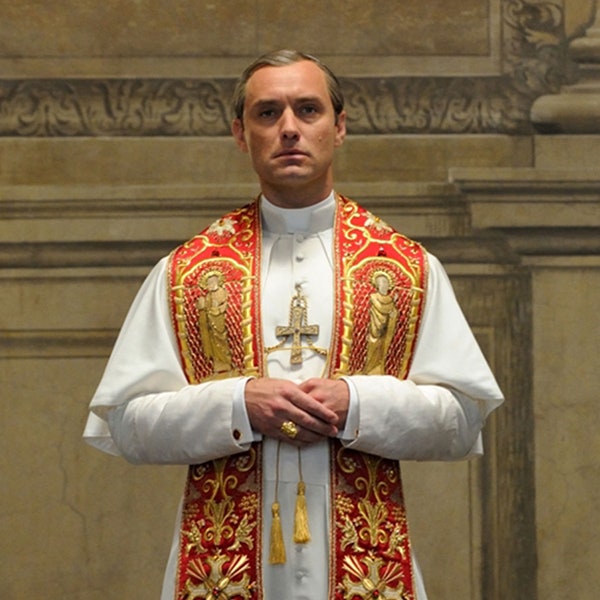 Почему вам нужно посмотреть сериал о папе римском с Джудом Лоу в главной роли