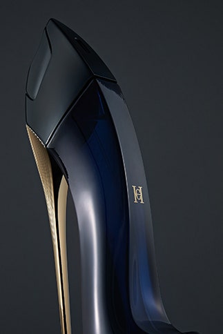 Аромат Carolina Herrera Good Girl во флаконе в форме сюрреалистичной туфли на высокой шпильке | Vogue