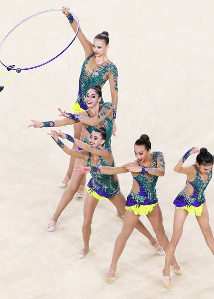 Художественная гимнастика лучшие костюмы спортсменок на Олимпиаде 2016 в РиодеЖанейро | Vogue
