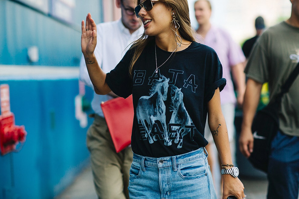 Streetstyle на Неделе моды в НьюЙорке фото гостей показов | Vogue