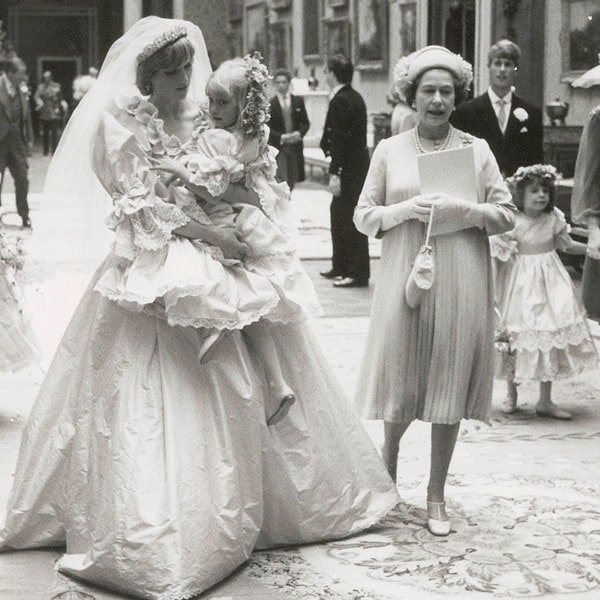 Впервые опубликованы снимки со свадьбы принцессы Дианы