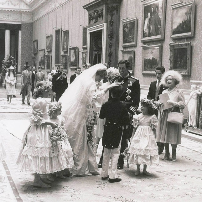 Впервые опубликованы снимки со свадьбы принцессы Дианы