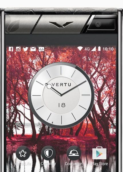 Смартфон Vertu Aster Leaf с растительным тиснением на мягкой коже корпуса | Vogue