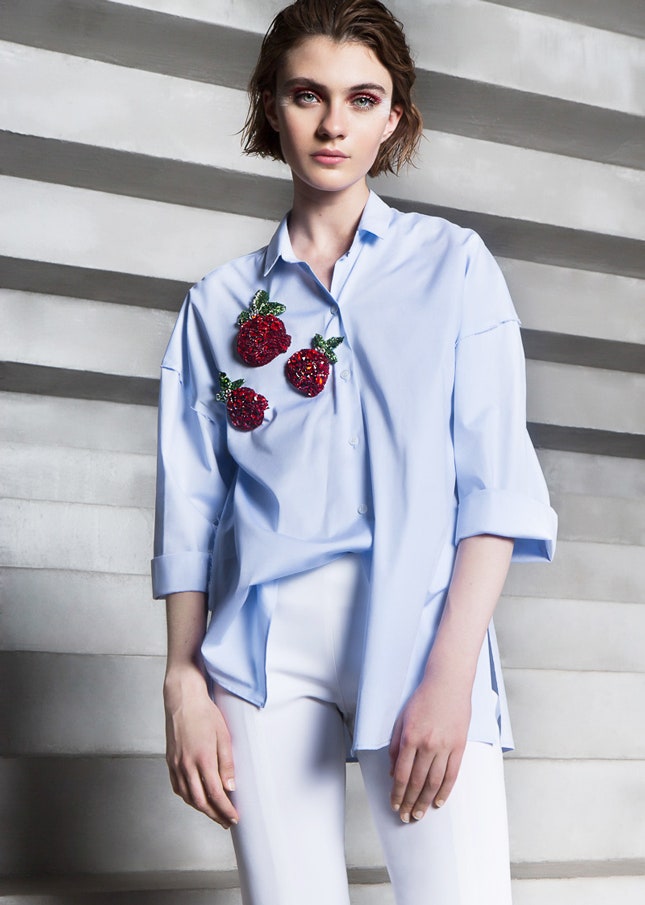 Гранатовые броши Nebo от Олеси Шиповскаой на Vogue Fashions Night Out | Vogue