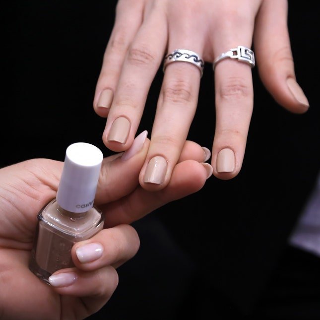 Новые лаки Essie для кутюрного маникюра