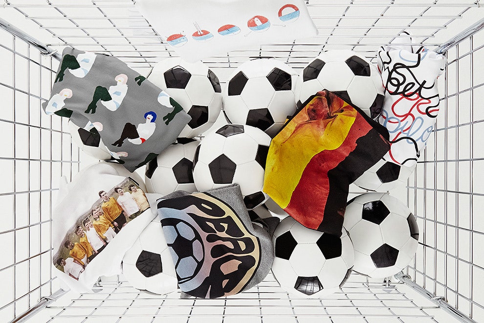 Толстовки для болельщиков футбольных сборных от Вики Газинской и других дизайнеров | Vogue
