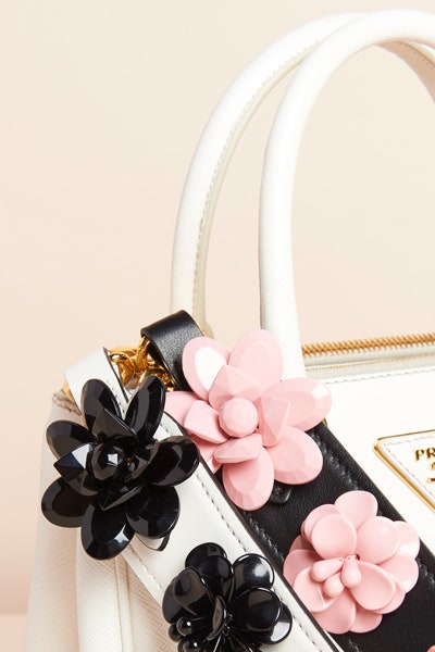 Ремни Prada с цветами отстегивающиеся украшения для сумок Galleria Giardiniera или Double | Vogue