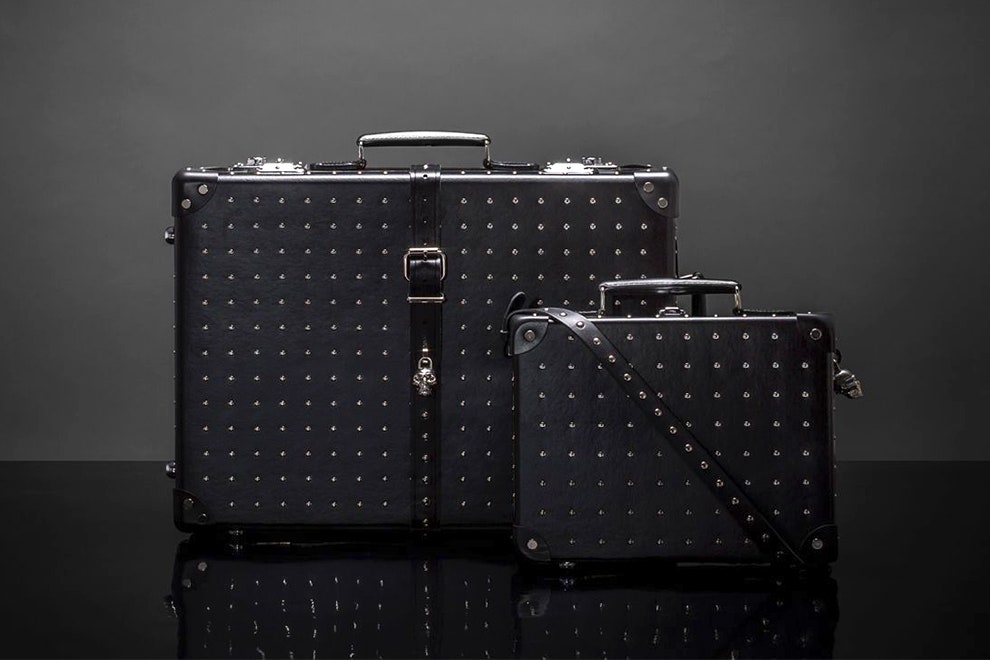 Чемоданы Alexander McQueen x GlobeTrotter багаж в готическом стиле | Vogue