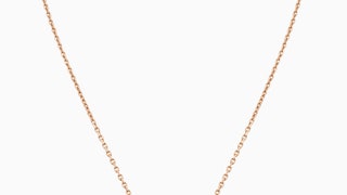 Модные медальоны на тонких цепочках украшения Dior Cartier Van Cleef  Arpels Tiffany | Vogue