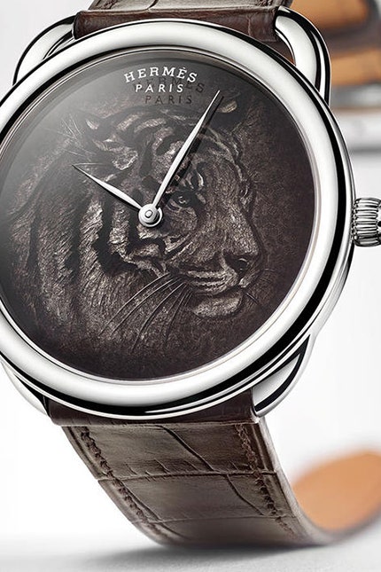 Часы Hermès Arceau Tigre с изображением в технике email ombrant на циферблате | Vogue