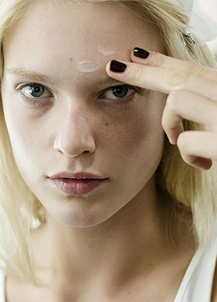 Armani Prima для стойкого макияжа линия средств для лица губ и глаз | Vogue