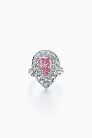 Кольцо с розовым и бесцветными бриллиантами.
