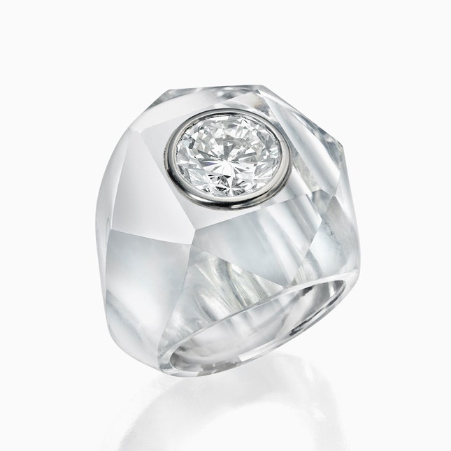 Необычное кольцо работы Сюзанн Бельперрон ищет нового владельца