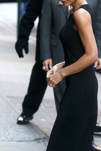 С чем носить обувь на шпильке босоножки лодочки «гладиаторы» на фото знаменитостей | Vogue