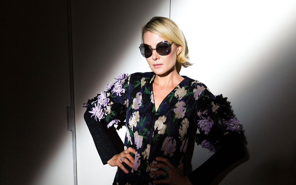 Рената Литвинова в комплектах Ulyana Sergeenko модная съемка в парижском шоуруме дизайнера | Vogue