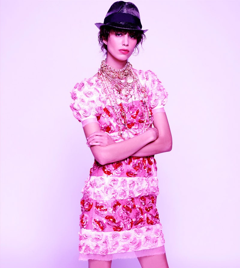 Лукбук круизной коллекции Chanel с Микой Арганараз в роли молодой Коко Шанель | Vogue