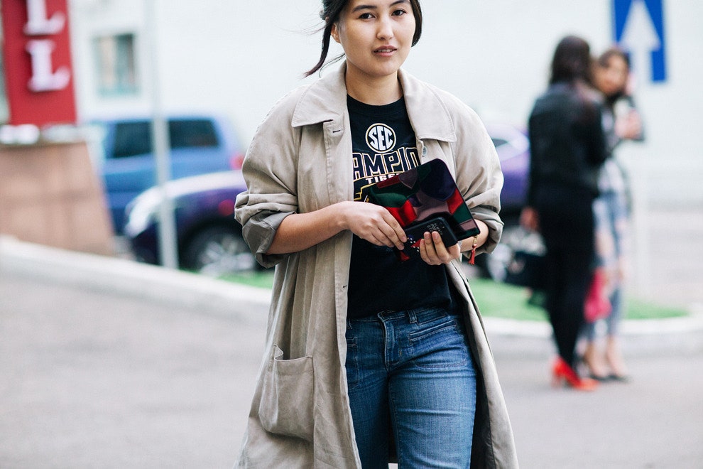 Неделя моды MerсedesBenz в Алматы стритстайлфото гостей показов | Vogue