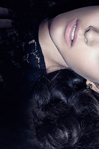 Водостойкая косметика Dolce  Gabbana Passionрroof с воском оливкового дерева и полимерами | Vogue
