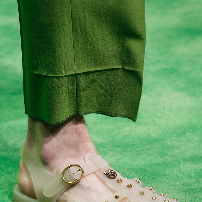 Резиновые сандалии &- самая модная и удобная обувь для лета