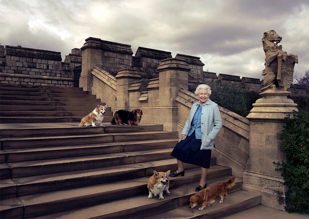 Фото королевы Елизаветы II в семейном кругу в честь 90летия снимки Энни Лейбовиц | Vogue